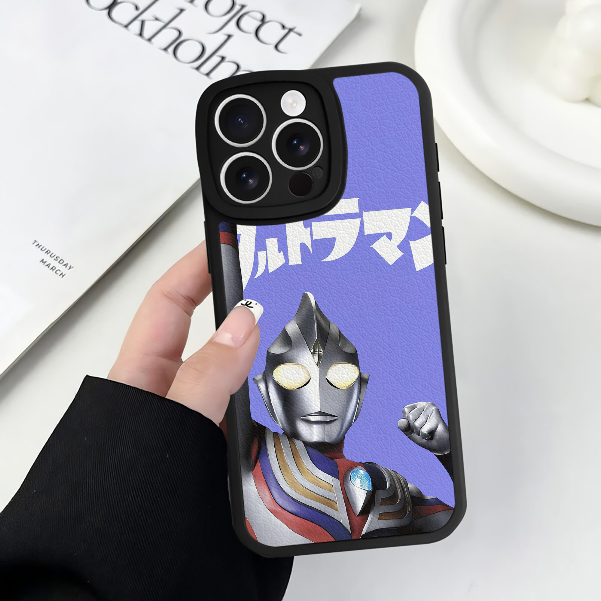 （画像用） ウルトラマン Ultraman 【iPhone 16シリーズ対応】シリコンスマホケース（レザー調） 材質：シリコン